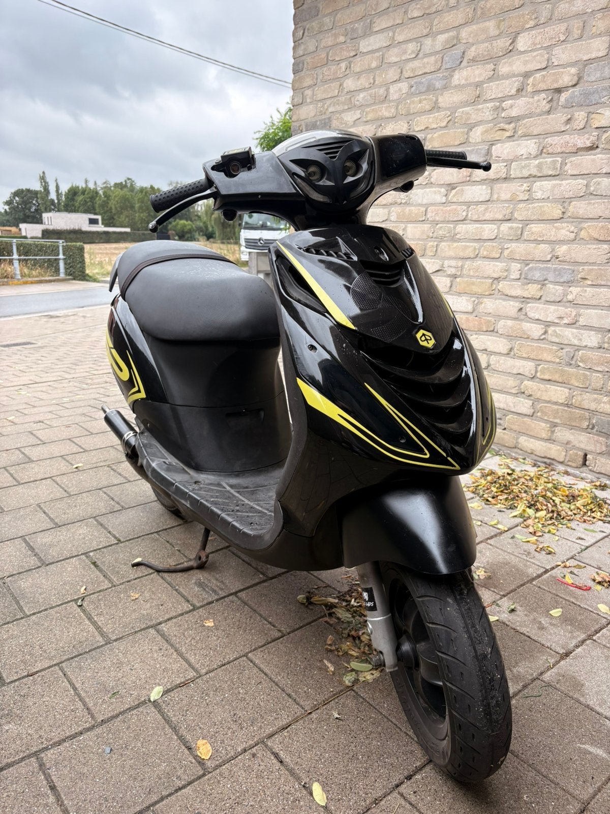 Zip 2000 70cc zonder papieren, Ophalen, Zo goed als nieuw, Zip