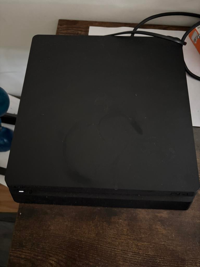 Ps4 met veel spullen kijk beschrijving, Games en Spelcomputers, Ophalen, Zo goed als nieuw