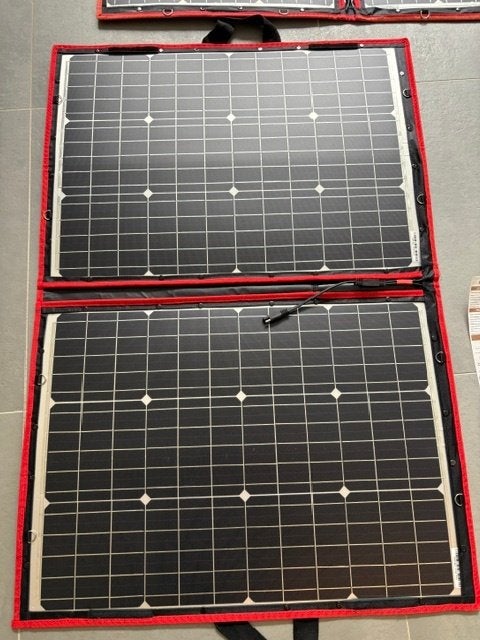 Opvouwbaar zonnepaneel 100W 12v - 2st, Doe-het-zelf en Bouw, Ophalen, Nieuw, Paneel, 100 tot 200 wattpiek