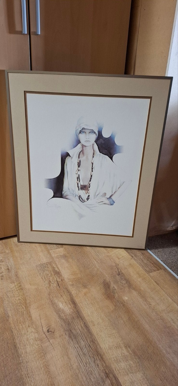 kader Sara Moon, Ophalen