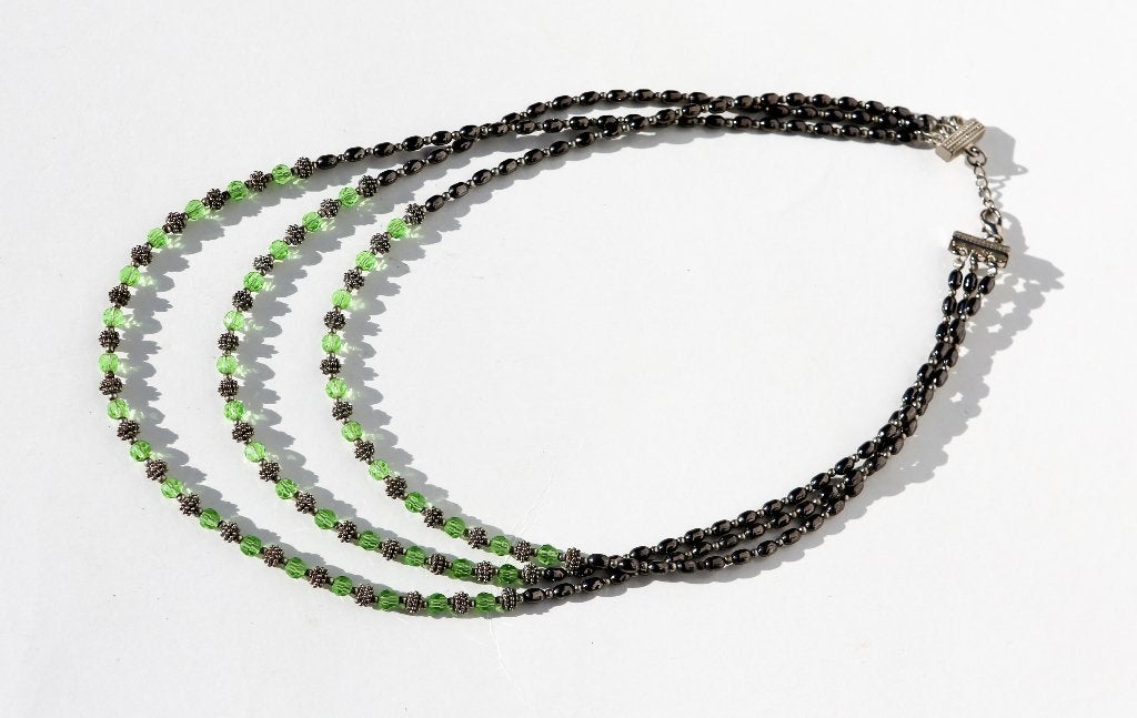 Prachtige zilveren en groene ketting met meerdere rijen, Handtassen en Accessoires, Kettingen, Ophalen of Verzenden, Zo goed als nieuw