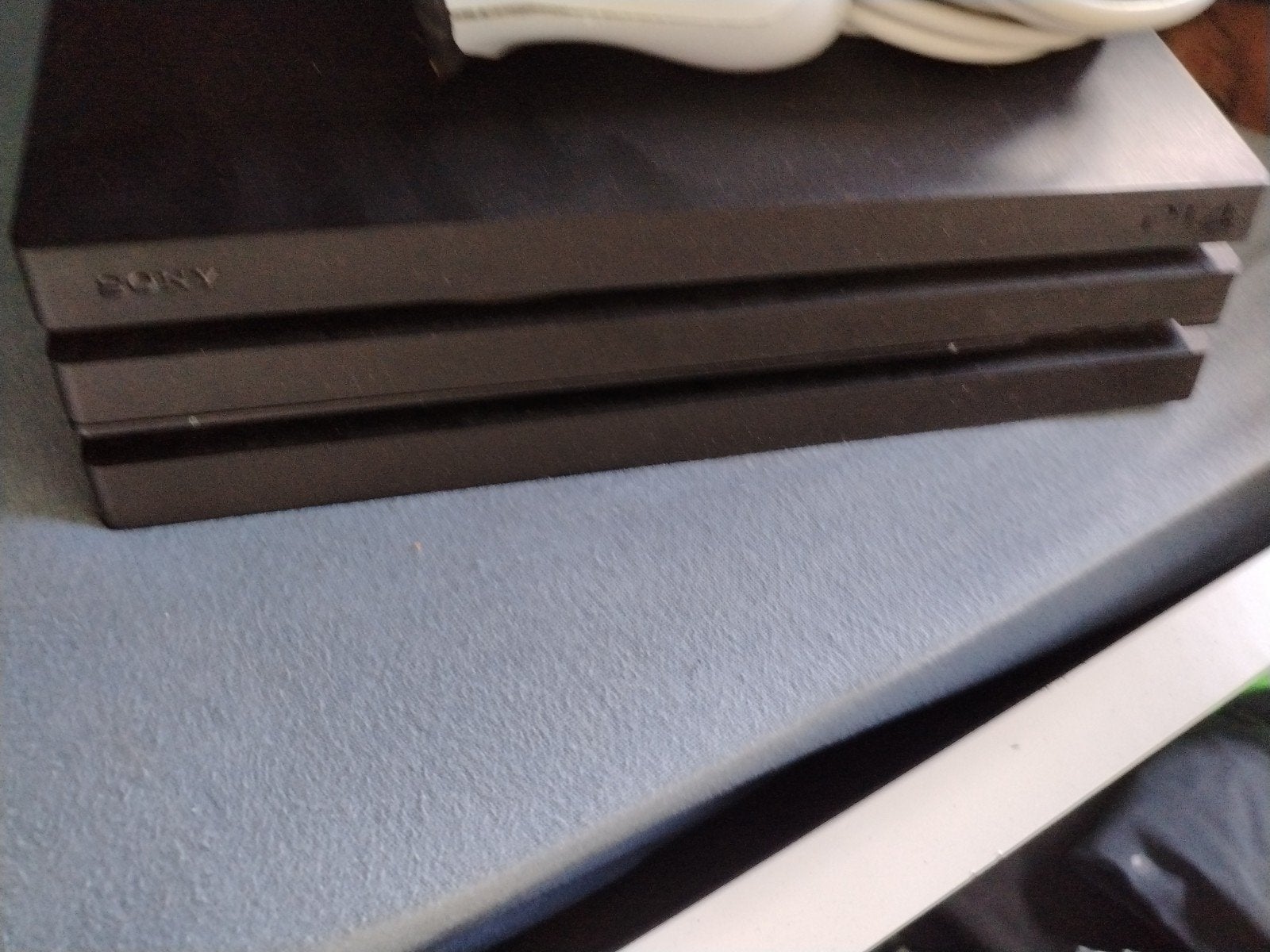 PLAYSTATION 4 PRO ZWART, Ophalen, 500 GB, Met 2 controllers, Zo goed als nieuw