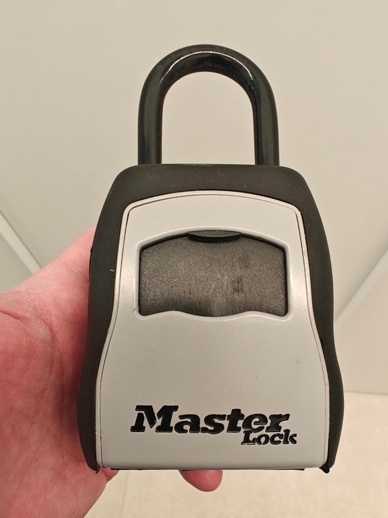 Masterlock sleutelkastje, Ophalen
