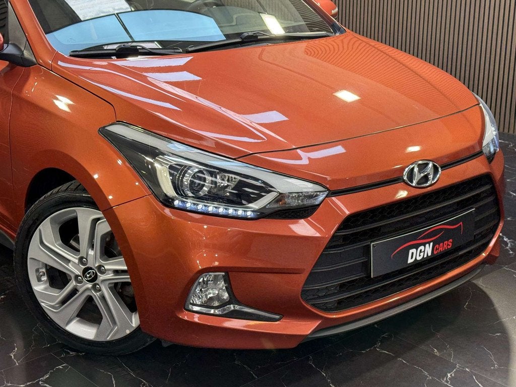 Hyundai i20 i20 Coupé 1.4 CRDi Sport (bj 2015), Stof, Gebruikt, 1396 cc, https://public.car-pass.be/vhr/144f5343-bf23-4e7d-8053-743ccb1f7457
