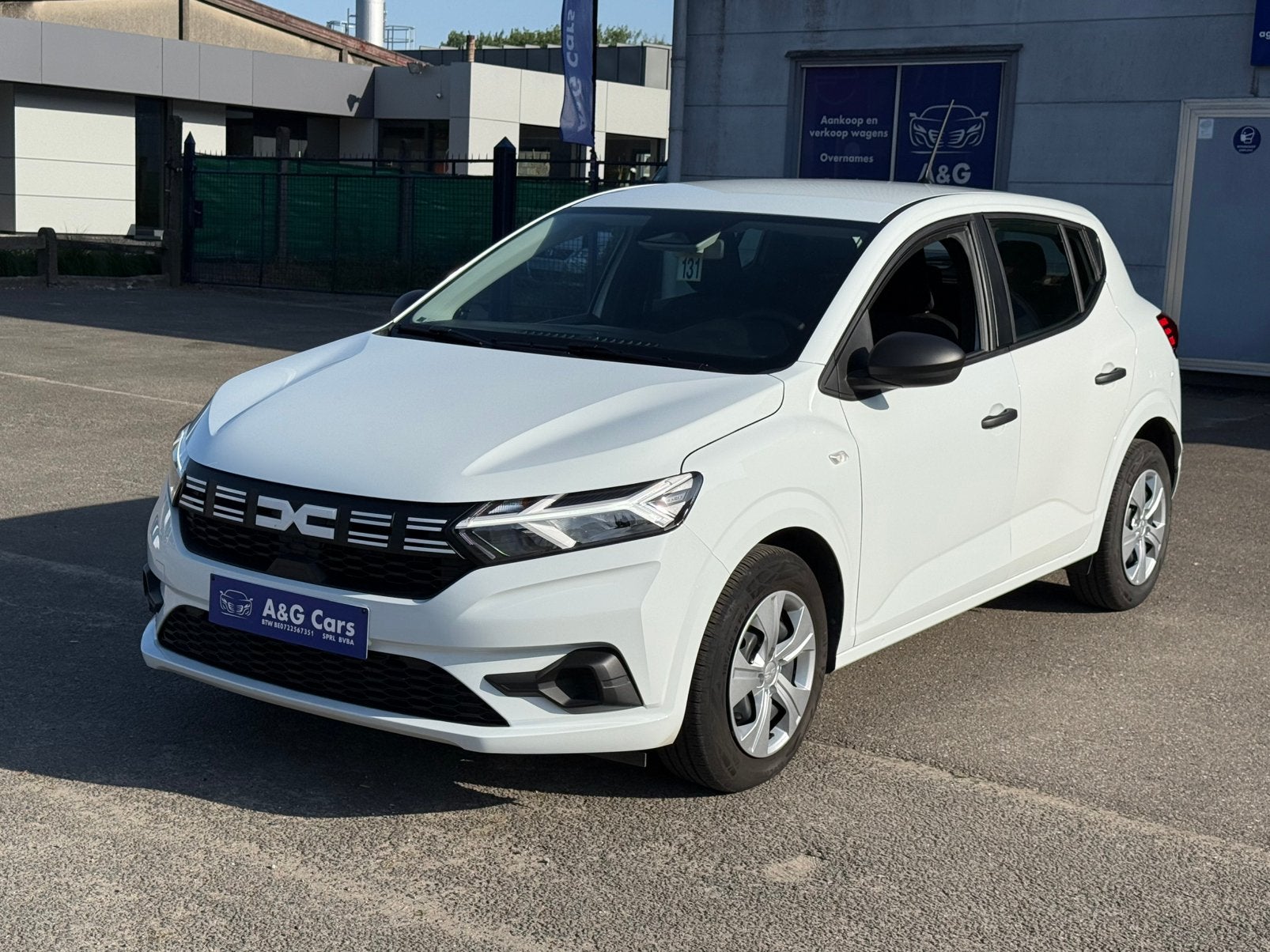 Dacia Sandero 1.0i. 2024. 9.256 km 1 jaar garantie, Auto's, Dacia, Voorwielaandrijving, Stof, USB, Euro 6