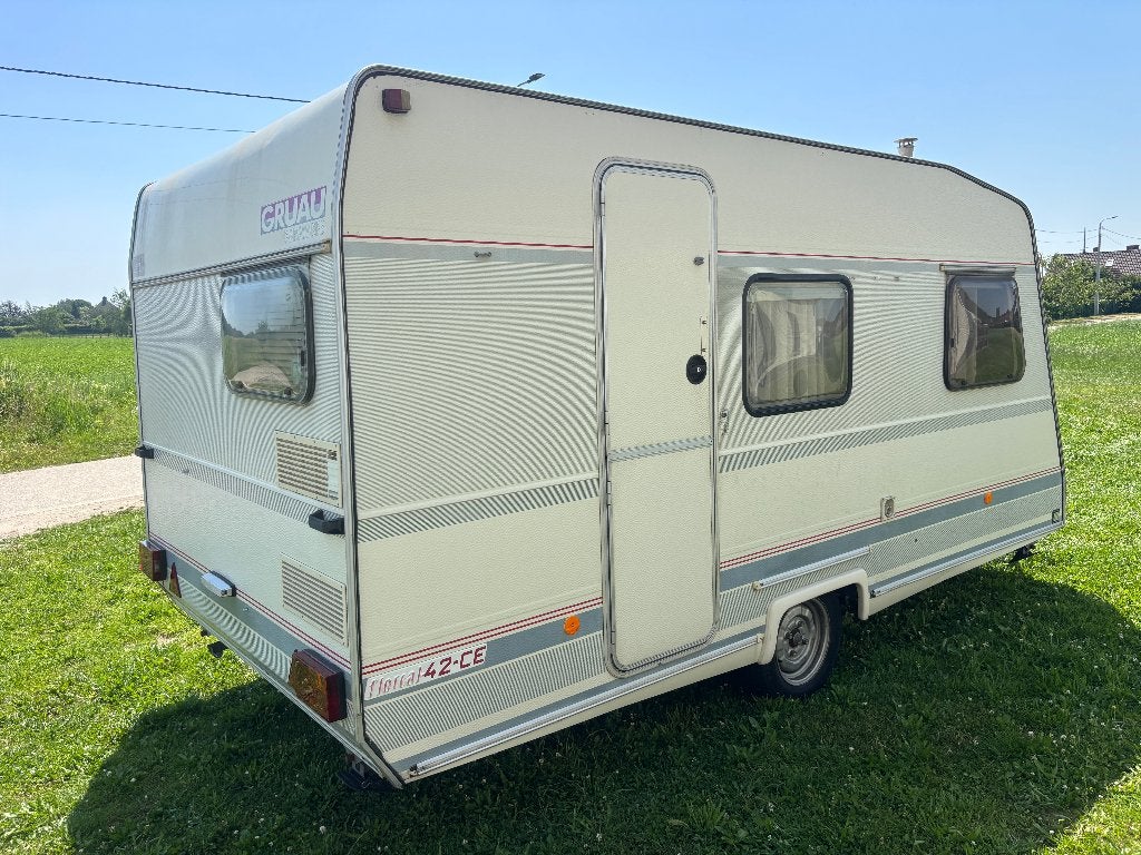 Leuke caravan Gruau Floreal 42 4 slaapplaatsen MTM: 1.000kg, Overige merken, Standaardzit, Bedrijf, 750 - 1000 kg