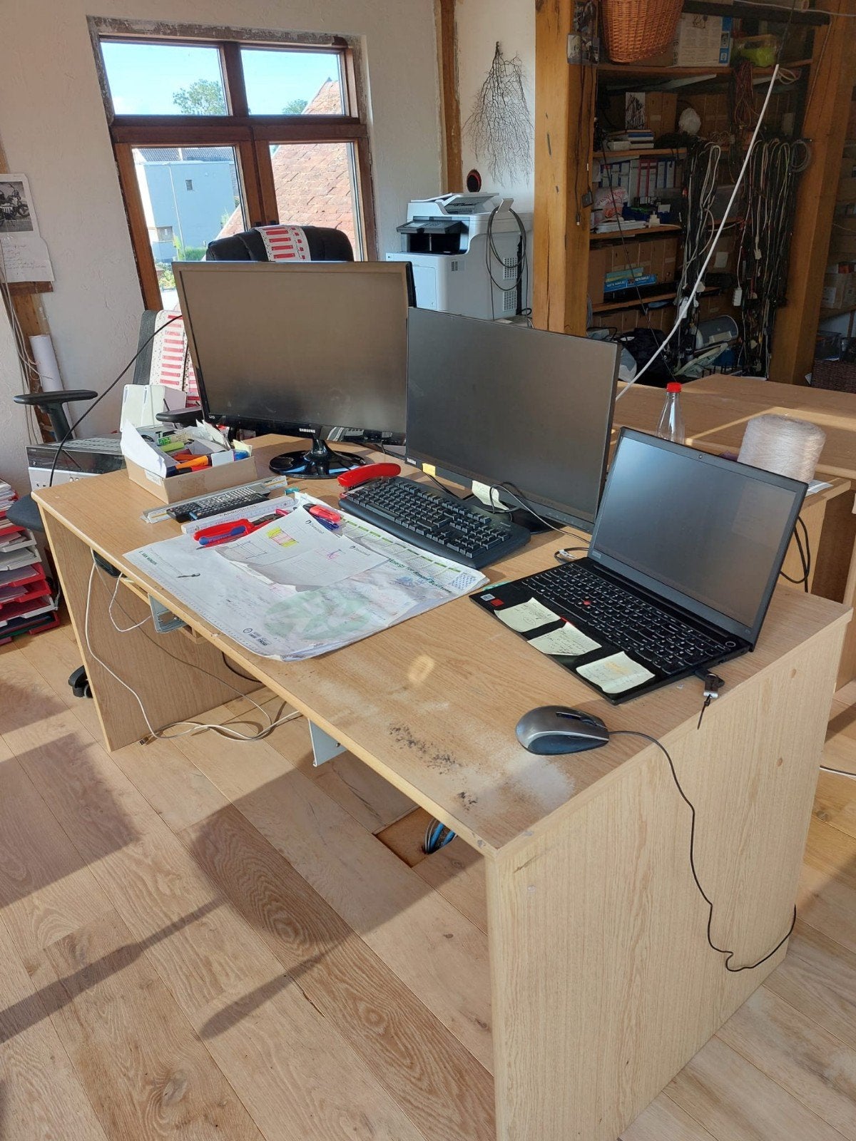 bureau's en printertafel, Ophalen