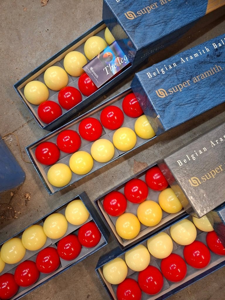 Veel gebruikt biljartmateriaal., Ophalen, Zo goed als nieuw, Keu of Ballen
