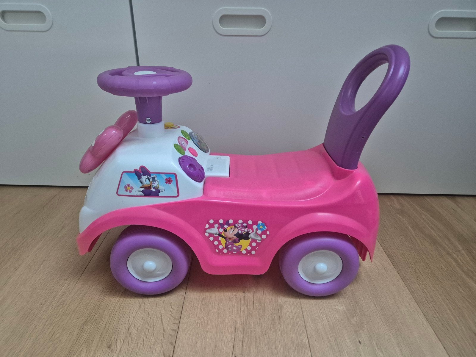 Minnie Mouse loopauto, Ophalen