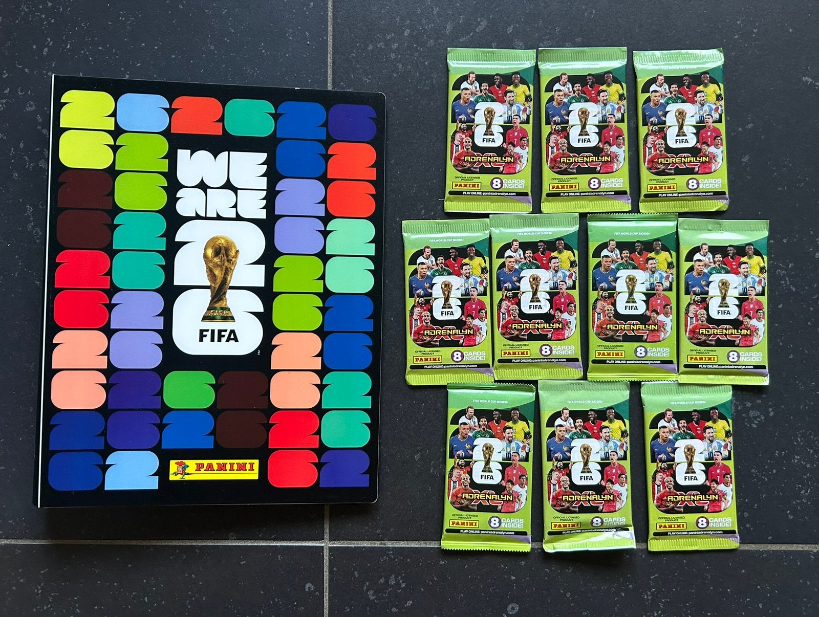 Album deluxe coupe monde Panini 2026+ 10 sachets non ouverts, Enlèvement ou Envoi, Neuf, Plusieurs images