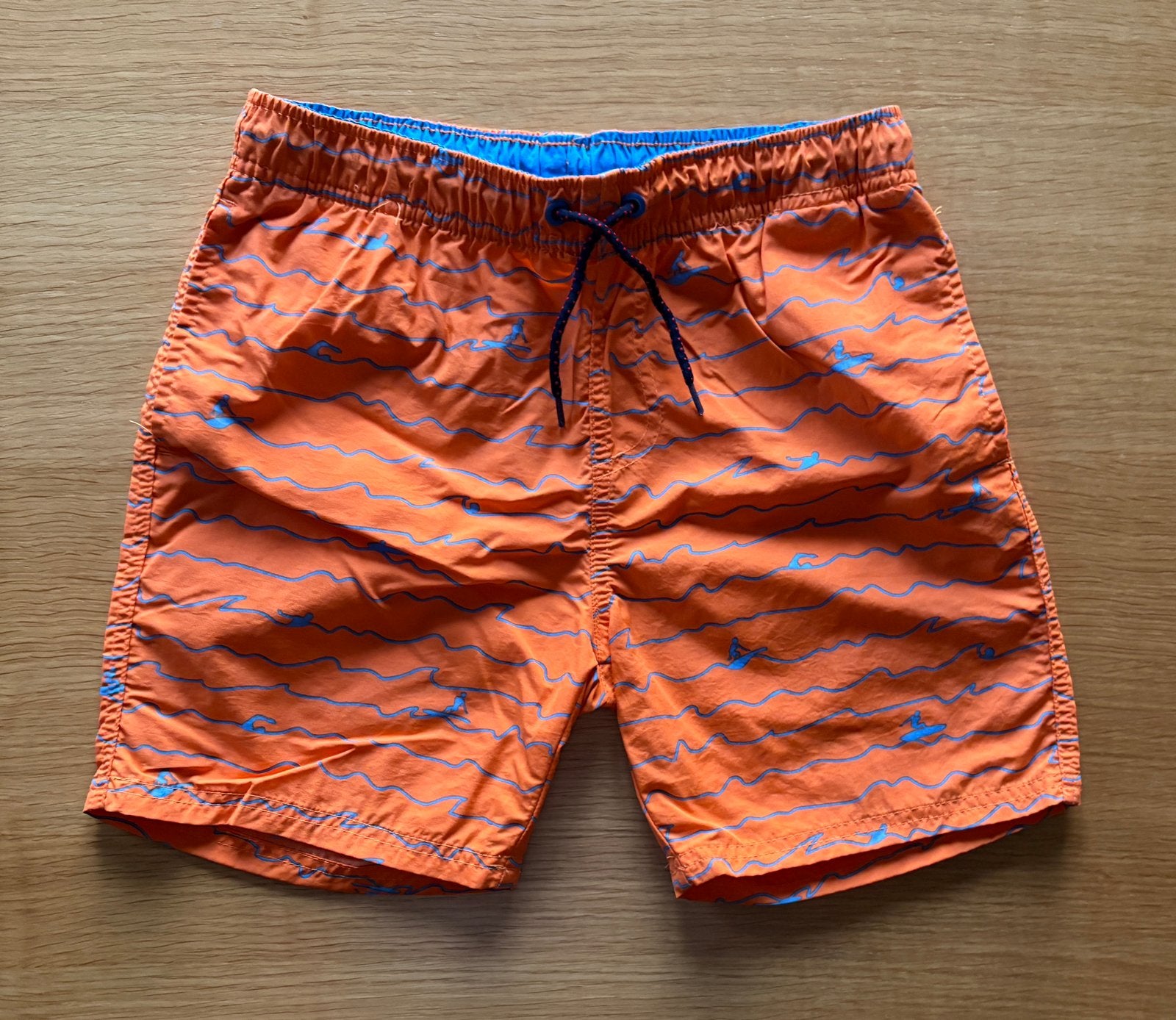 Short de bain orange imprimé surfeurs JBC - 12 ans - 7€, Kinderen en Baby's, Kinderkleding | Maat 152, Ophalen of Verzenden, Zo goed als nieuw