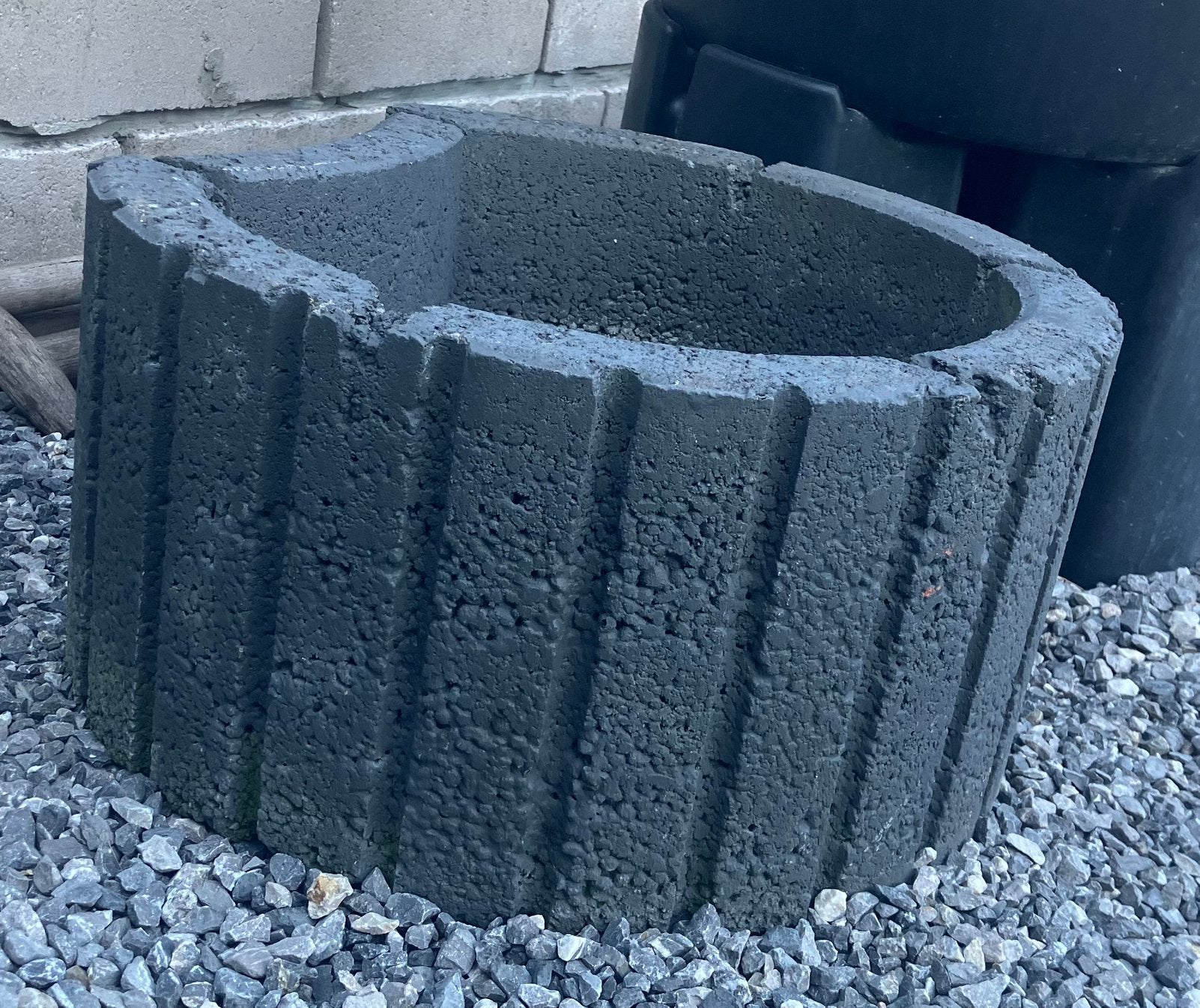 4 JARDINIERES BETON (PEINTES), Enlèvement, Comme neuf