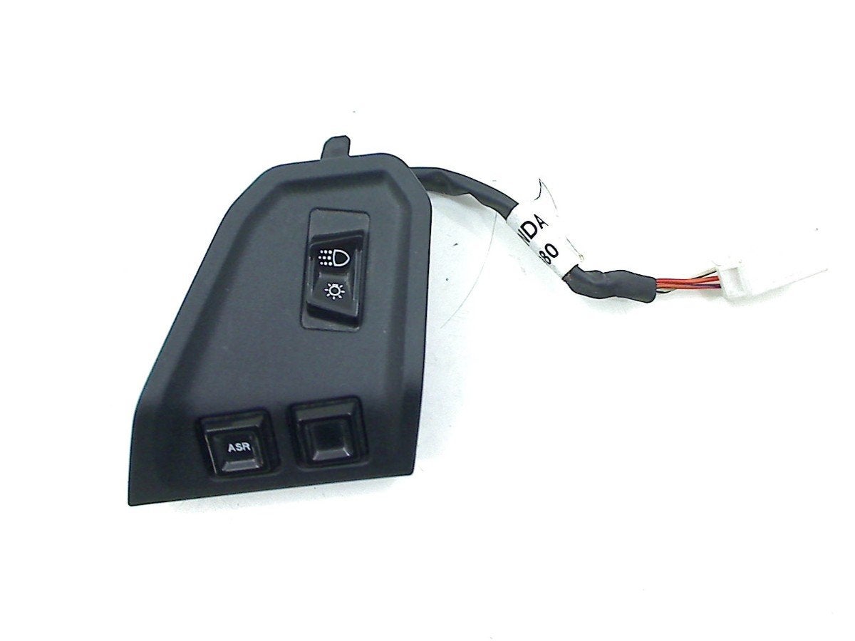 STUURSCHAKELAAR RECHTS Piaggio MP3 530 (1D003980), Dhr. S. di Majo, Gebruikt, Info@cama-motorparts.nl, P.J. Troelstraweg 8 8
3144 CX  MAASSLUIS, NL