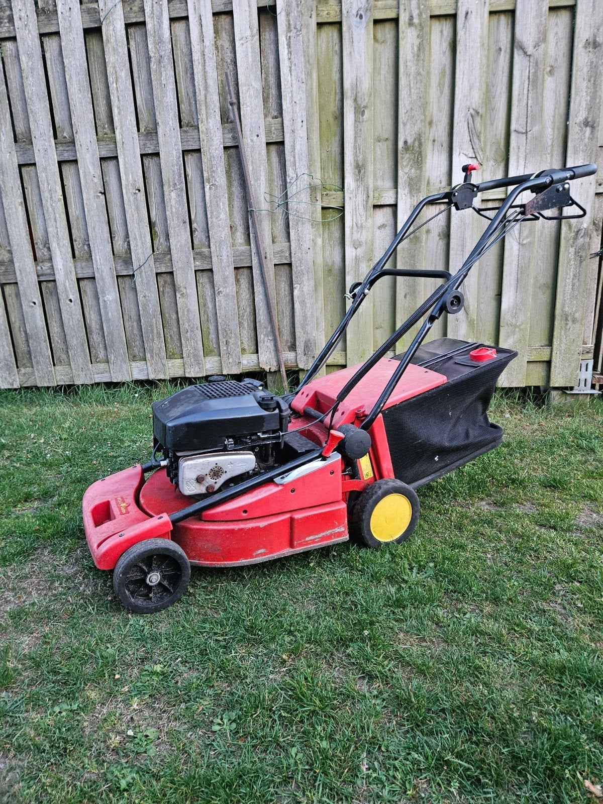 Une tondeuse à gazon, un autotracteur et l'essence ne démarr, Jardin & Terrasse, Enlèvement, Bac de ramassage