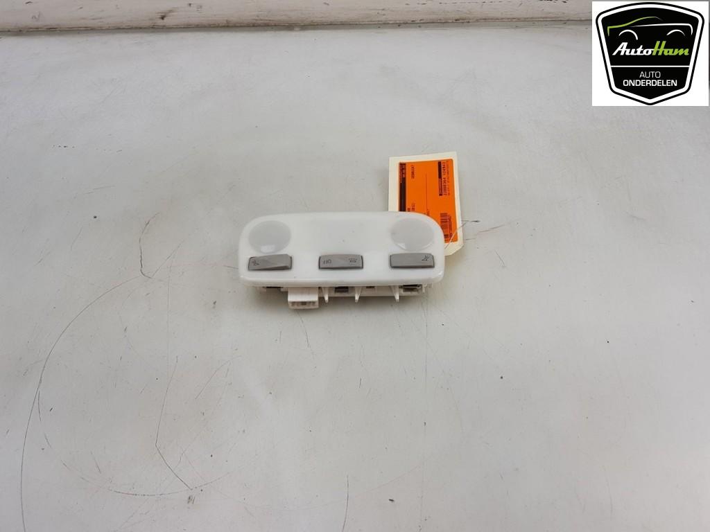 BINNENVERLICHTING VOOR Renault Megane III Grandtour (KZ), Gebruikt, Renault, Peter-Huppertz-Straße 5
51063  Köln, DE, Dialog.deutschland@renault.de