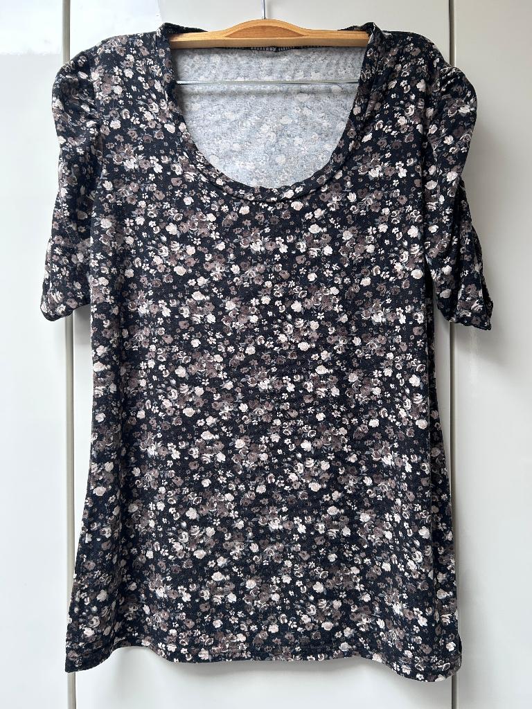 Zwart T-shirt met bloemen uit de Cassis Collection - Maat 42, Kleding | Dames, T-shirts, Cassis Collection, Zwart, Maat 42/44 (L)