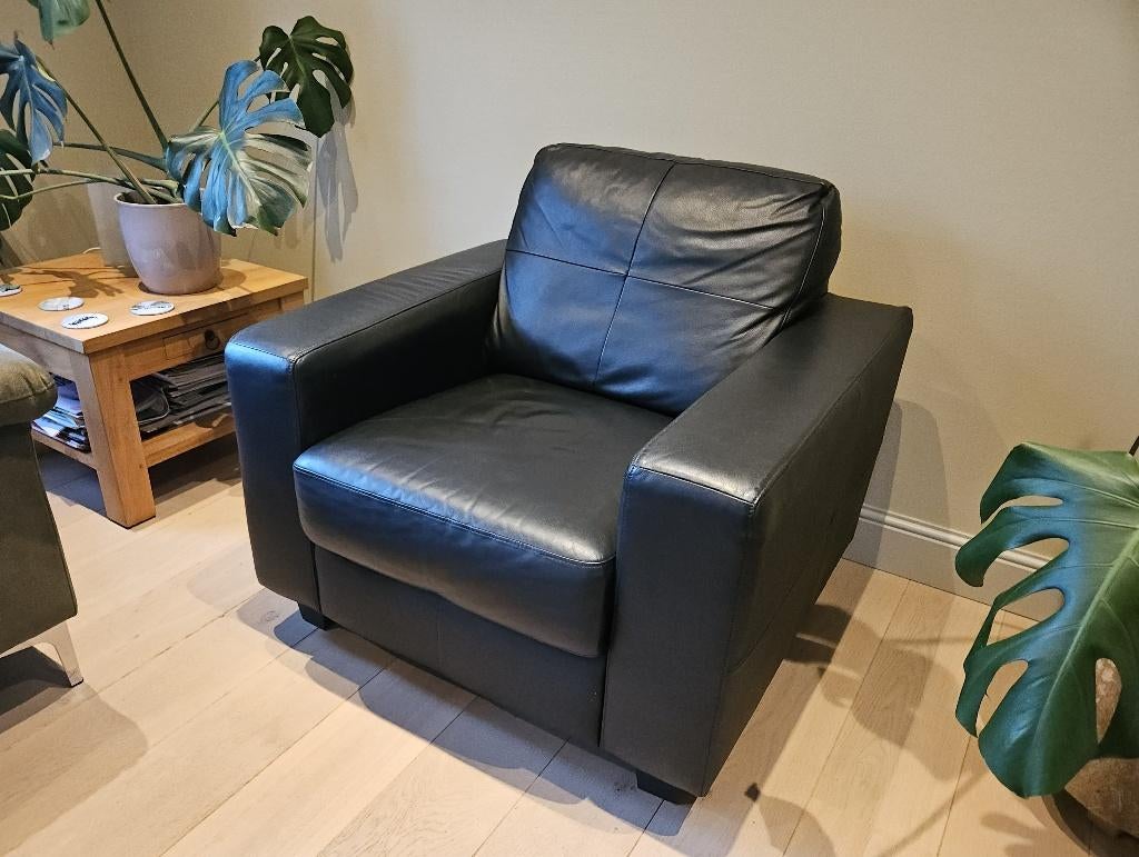 2 stuks Ikea zwart leren fauteuils, Ophalen, Zo goed als nieuw, 75 tot 100 cm, Leer