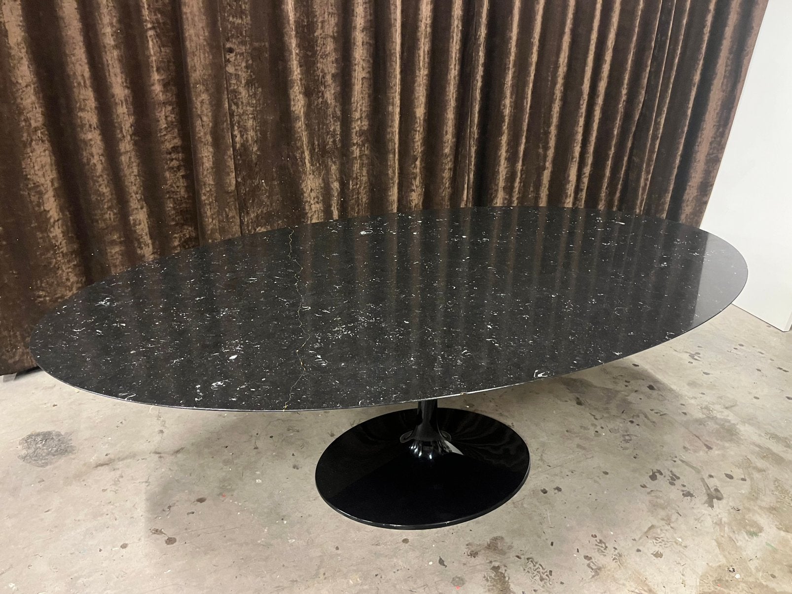 Replica tulip tafel, Huis en Inrichting, Ophalen, Overige materialen, Gebruikt, 100 tot 150 cm