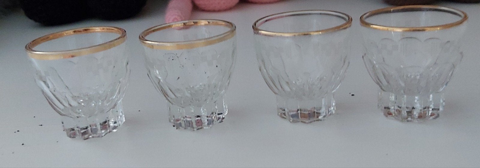 4 borrel glaasjes met gouden randje., Antiquités & Art, Antiquités | Verre & Cristal, Enlèvement ou Envoi