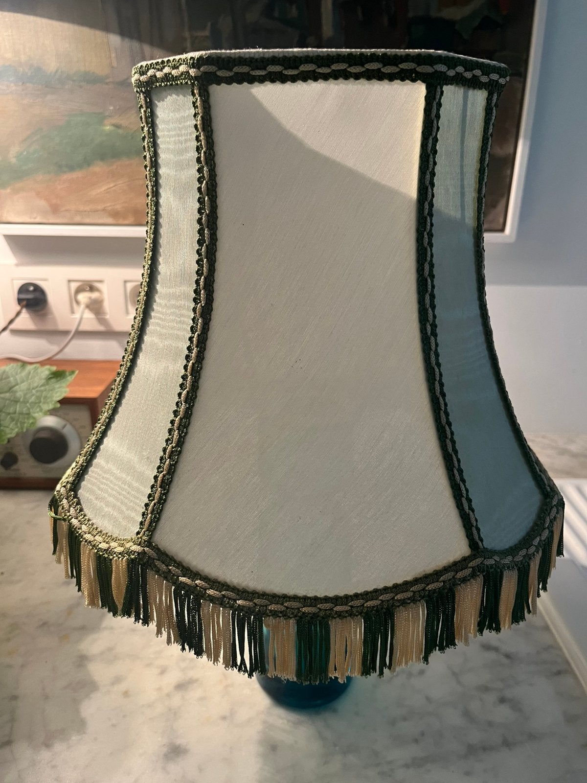 ORIGINELE VINTAGE RETRO LAMPENKAP MET FRANJES WIT/GROEN STOF, Tafellamp, Beige, Ophalen of Verzenden, Zo goed als nieuw