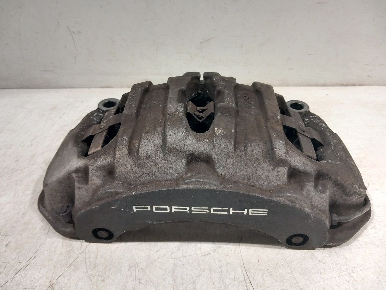 Remklauw rechts voor Porsche Panamera, Onderdelen@venauto.nl, Van der Ven Autorecycling B.V., Gebruikt, Ettenseweg 76, 4706 PB Roosendaal, The Netherlands