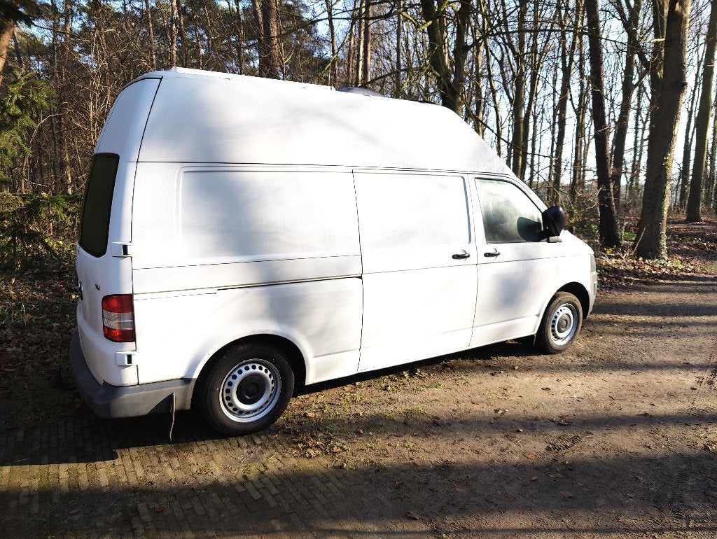 Camping-car blanc Volkswagen Transporter T5, Siège standard, Autres marques, 5 à 6 mètres, Jusqu'à 5 mètres