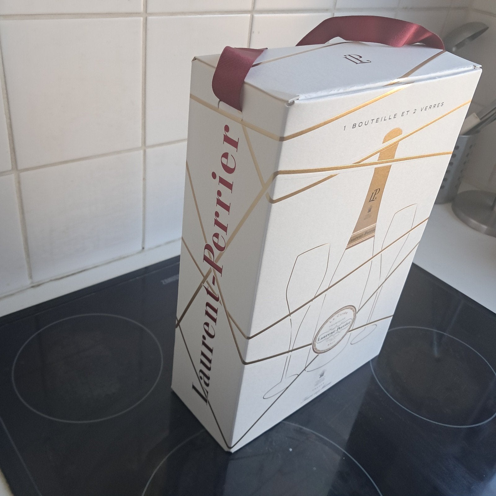 Laurent Perrier Champagne Giftbox, Enlèvement