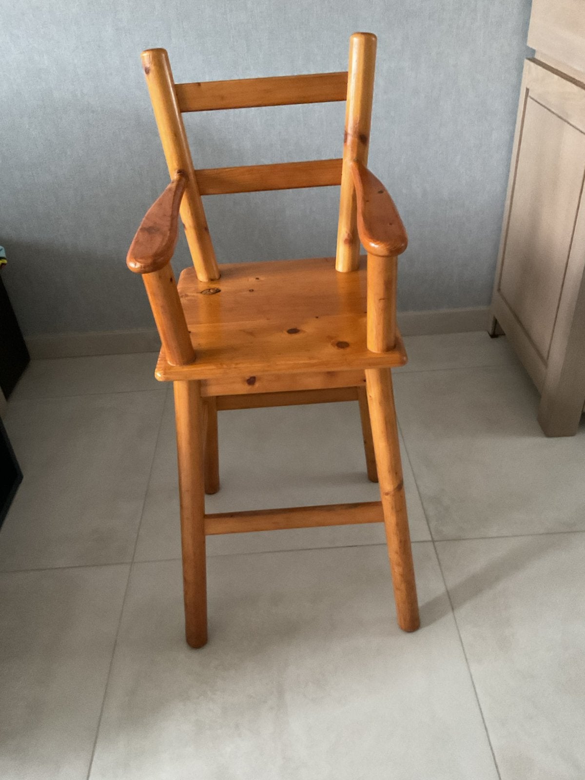 Hoge houten kinderstoel, Kinderen en Baby's, Ophalen, Gebruikt, Stoel(en)