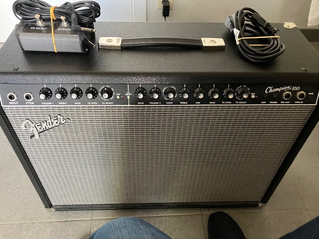 Fender Champion   100, Ophalen of Verzenden, Gebruikt, Solid body, Fender