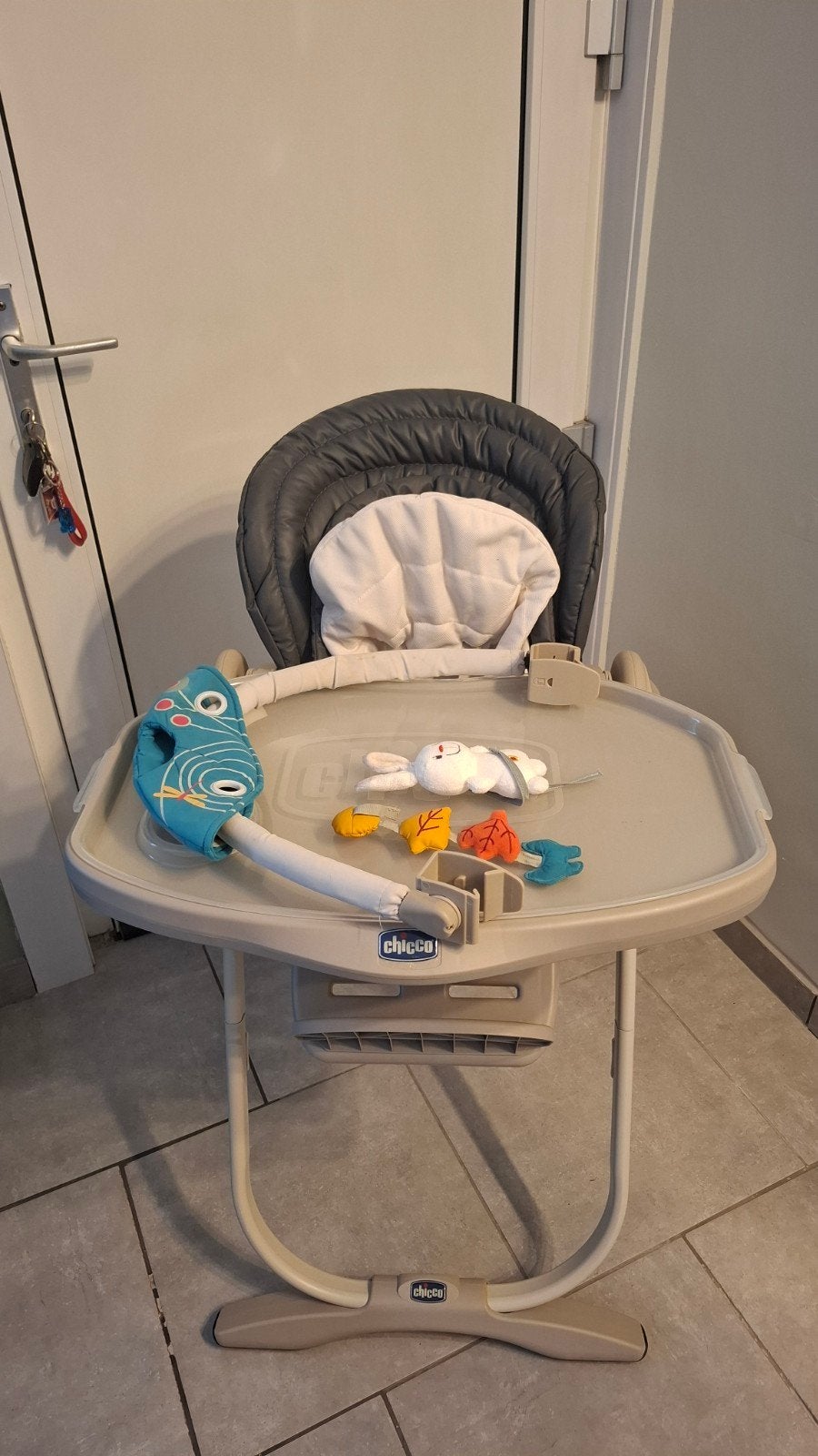 chaise haute chicco polly magic, Enfants & Bébés, Enlèvement, Comme neuf