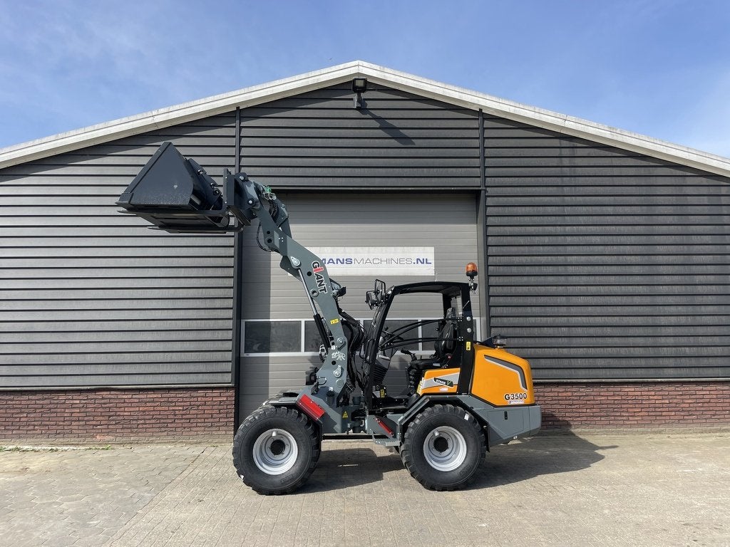 Giant G3500 shovel 2025 r €795 LEASE, Articles professionnels, Machines & Construction | Grues & Excavatrices, Tobroco, Info@tobroco.nl