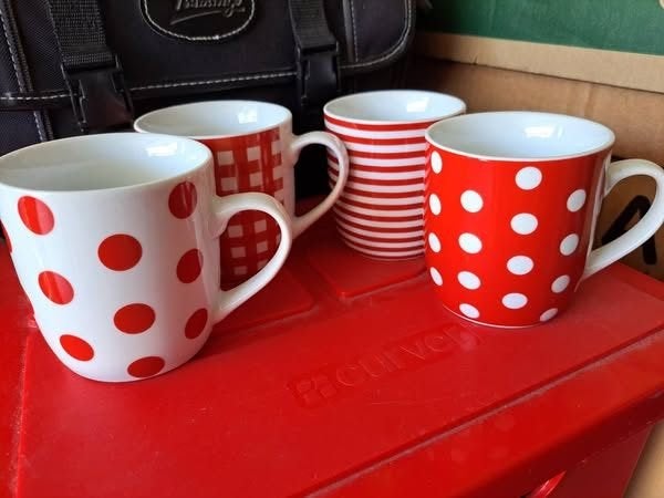 set van 4 bijeen passende reuze mokken, nieuw, Huis en Inrichting, Keuken | Servies, Ophalen of Verzenden, Nieuw, Mok