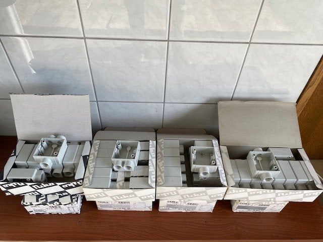 Lot met 40 enkelvoudige Hydro55 opbouw doosjes, Ophalen of Verzenden, Nieuw