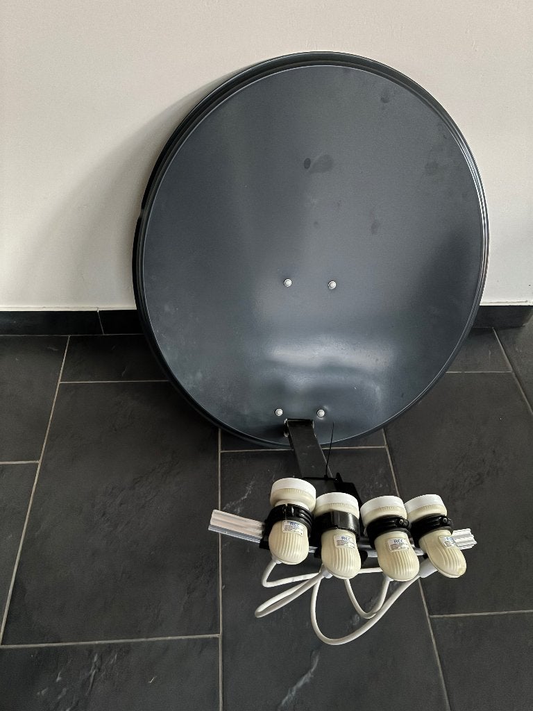 Satellietschotel, Ophalen, Zo goed als nieuw