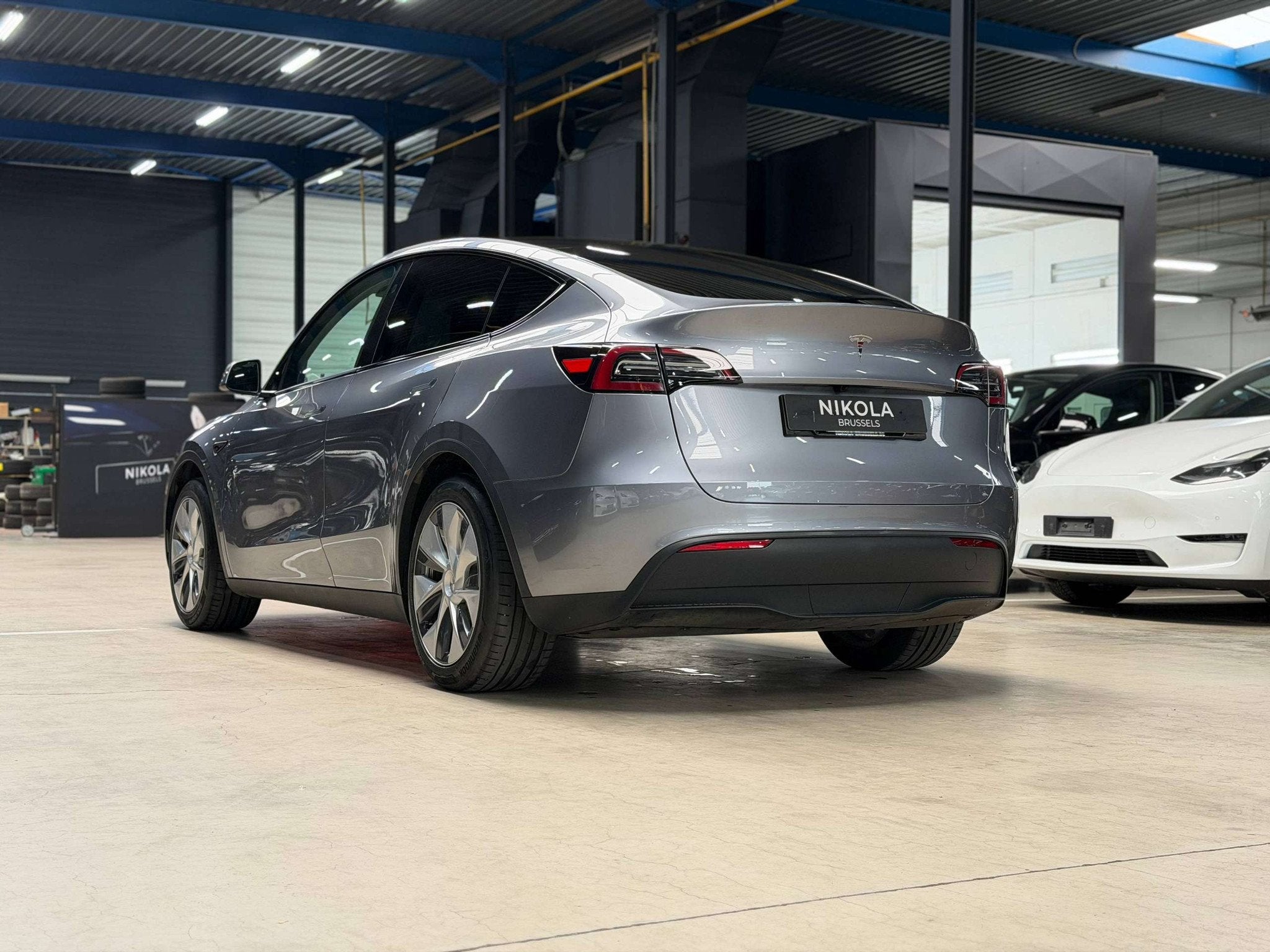 Tesla Model Y REAR WHEEL DRIVE -TOW HOOK- HARDWARE 4 - FSD R, Autos, Cuir, Achat, Entreprise, Ordinateur de bord