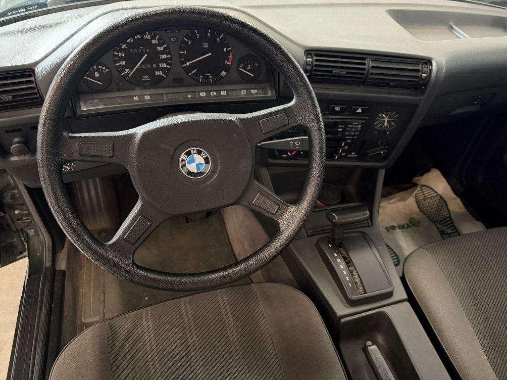 Bmw 320 automaat 4 deurs model E30 6 Cillinder, Auto's, Automaat, 4 deurs, Grijs, 3 Reeks