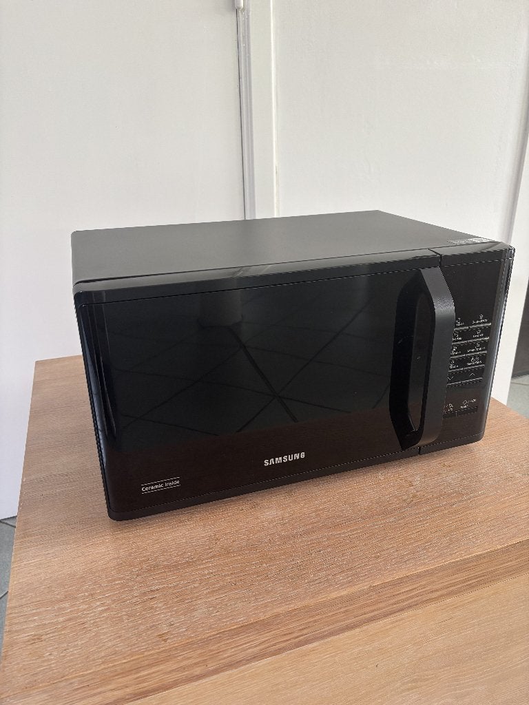 SAMSUNG MS23K3513AK - Magnetron - 800 W - 1 jaar gebruikt, Electroménager, Micro-ondes, Enlèvement, Utilisé, Autoportant, Micro-ondes