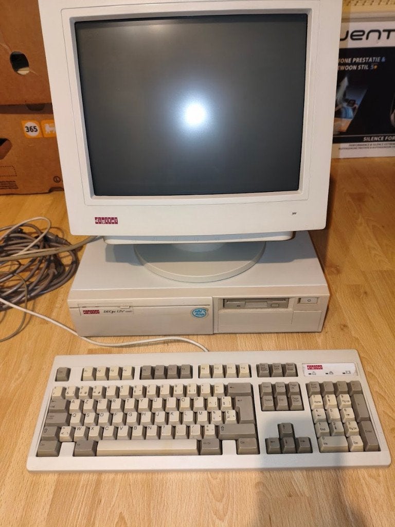 Zeldzame DECpc LPv+ 450d2 Complete Retro PC Set (Getest!), Computers en Software, Ophalen, Gebruikt, Met monitor, Digital