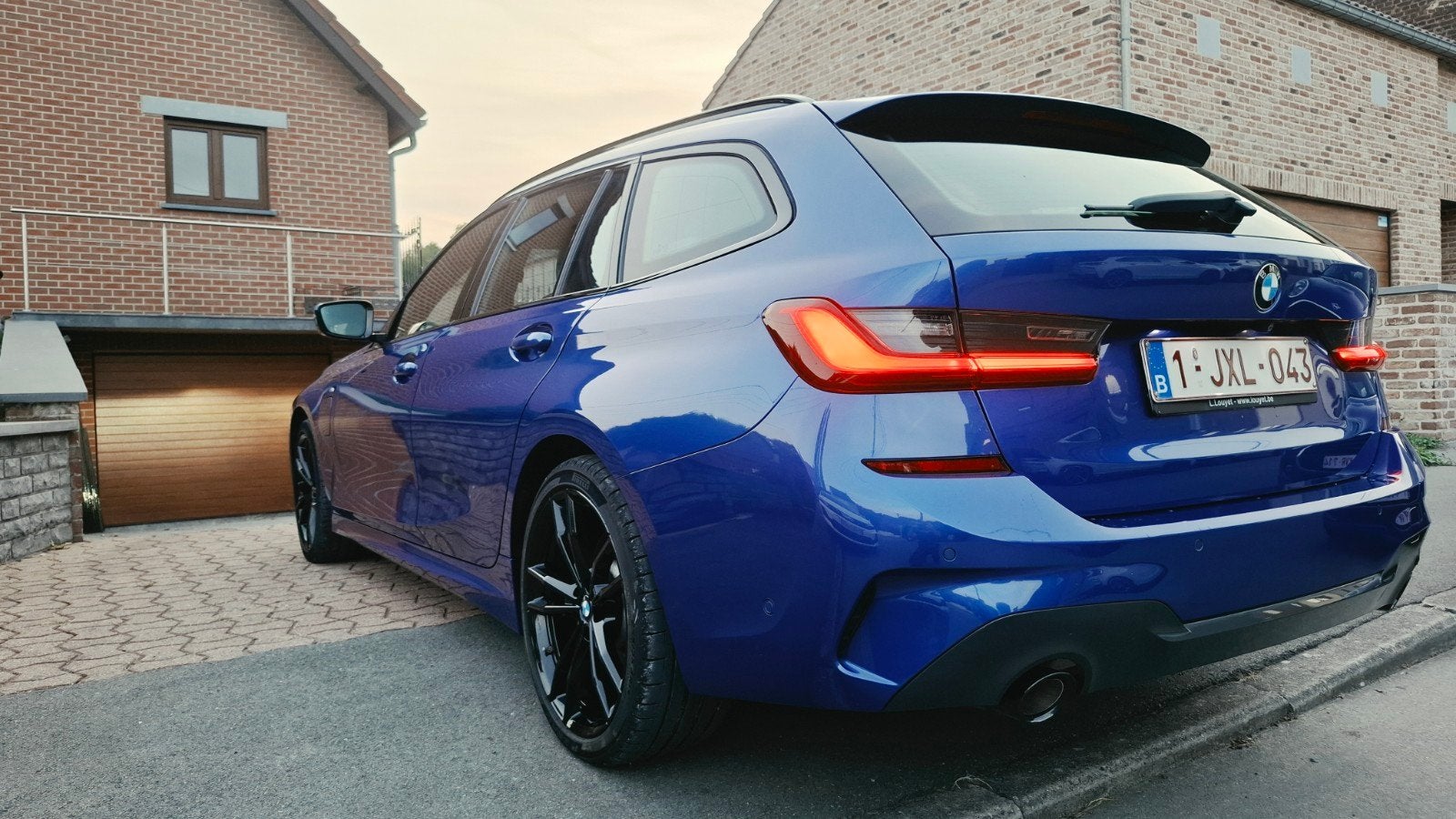 bmw 330e  hybride pack M sport / business / driving assist, Autos, Cuir et Alcantara, 1905 kg, Noir, Ordinateur de bord