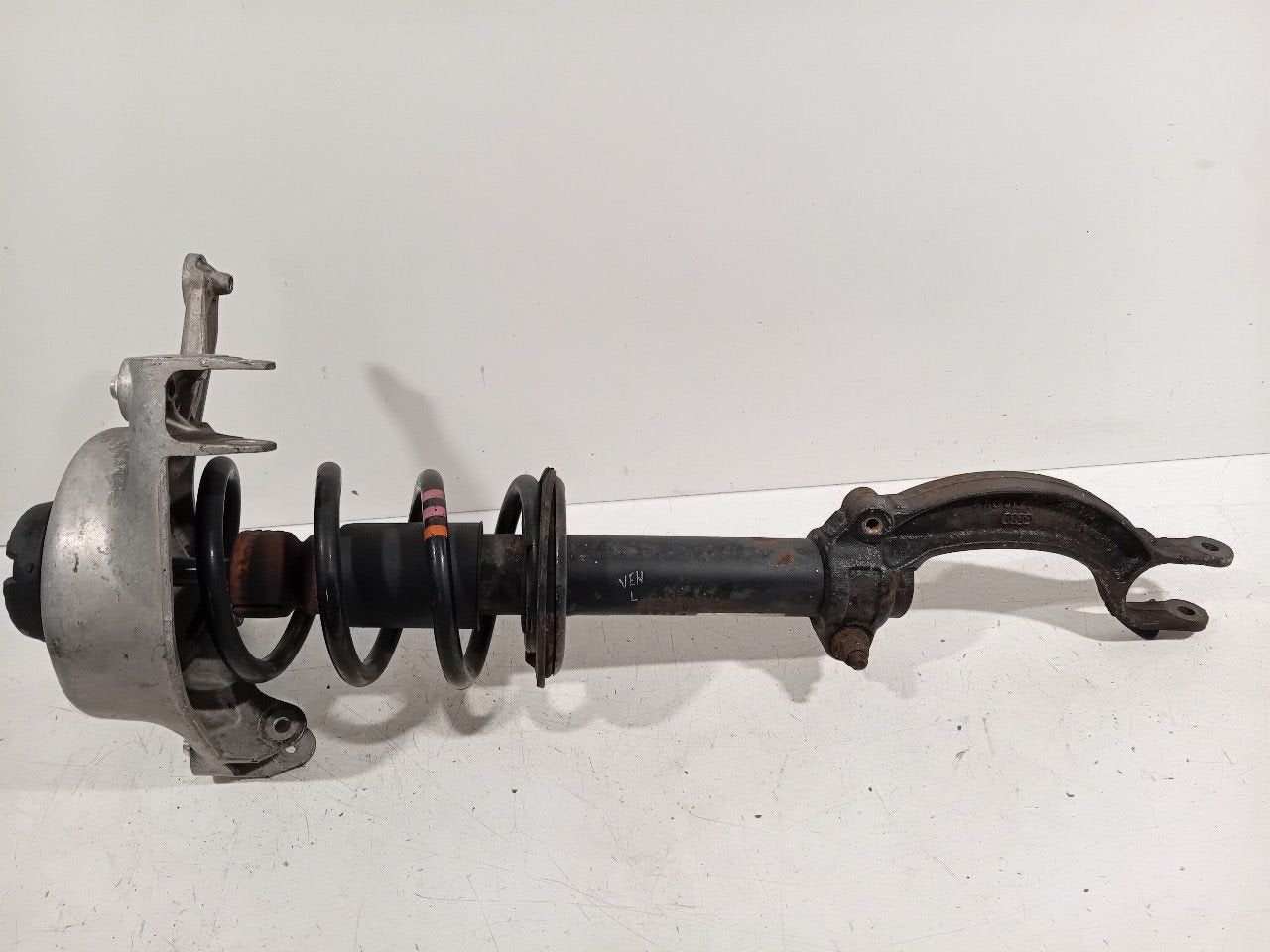 Veerpoot links voor Audi A4, Onderdelen@venauto.nl, Van der Ven Autorecycling B.V., Gebruikt, Ettenseweg 76, 4706 PB Roosendaal, The Netherlands