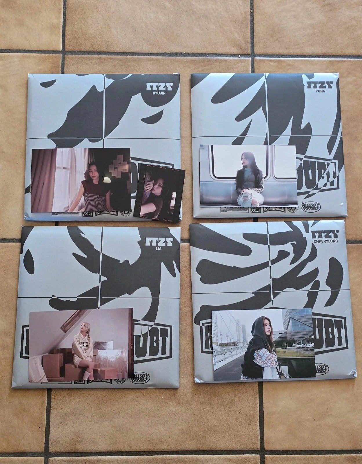 Lot 4 album Itzy Member pack KMD, CD & DVD, CD | Musique du monde, Digipak, Utilisé, Album, Autres genres