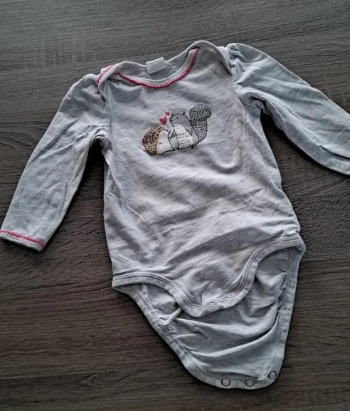 H&M grijze longsleeve body 68, Enfants & Bébés, Vêtements de bébé | Taille 68, Enlèvement ou Envoi, H&M, Comme neuf, Vêtements de nuit ou Sous-vêtements