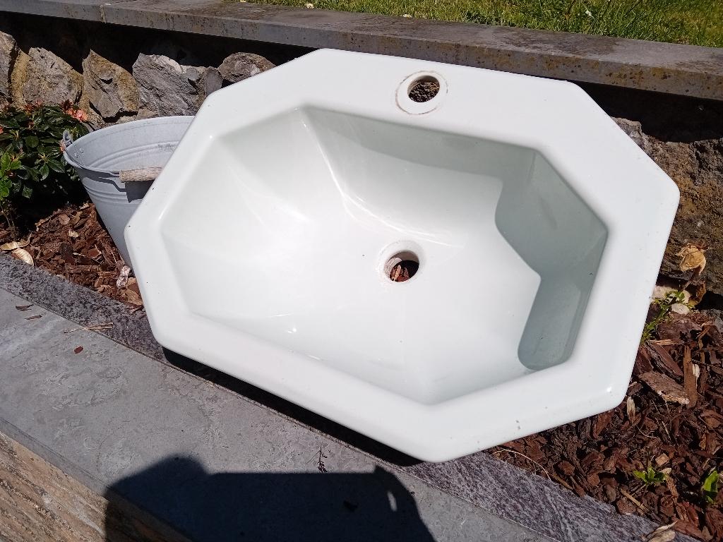 Evier blanc salle de bain à donner, Maison & Meubles, Cuisine | Éléments de cuisine, Enlèvement, Blanc