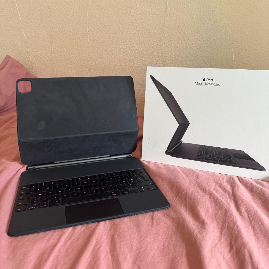 Magic Keyboard 13” pour iPad Pro / iPad Air – très bon état, Informatique & Logiciels, Apple iPad, 13 pouces ou plus, Comme neuf