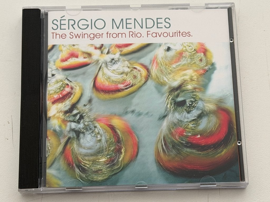 Sérgio Mendes – The Swinger From Rio. Favourites., Cd's en Dvd's, Cd's | Latin en Salsa, Ophalen of Verzenden, Bossa nova, Gebruikt