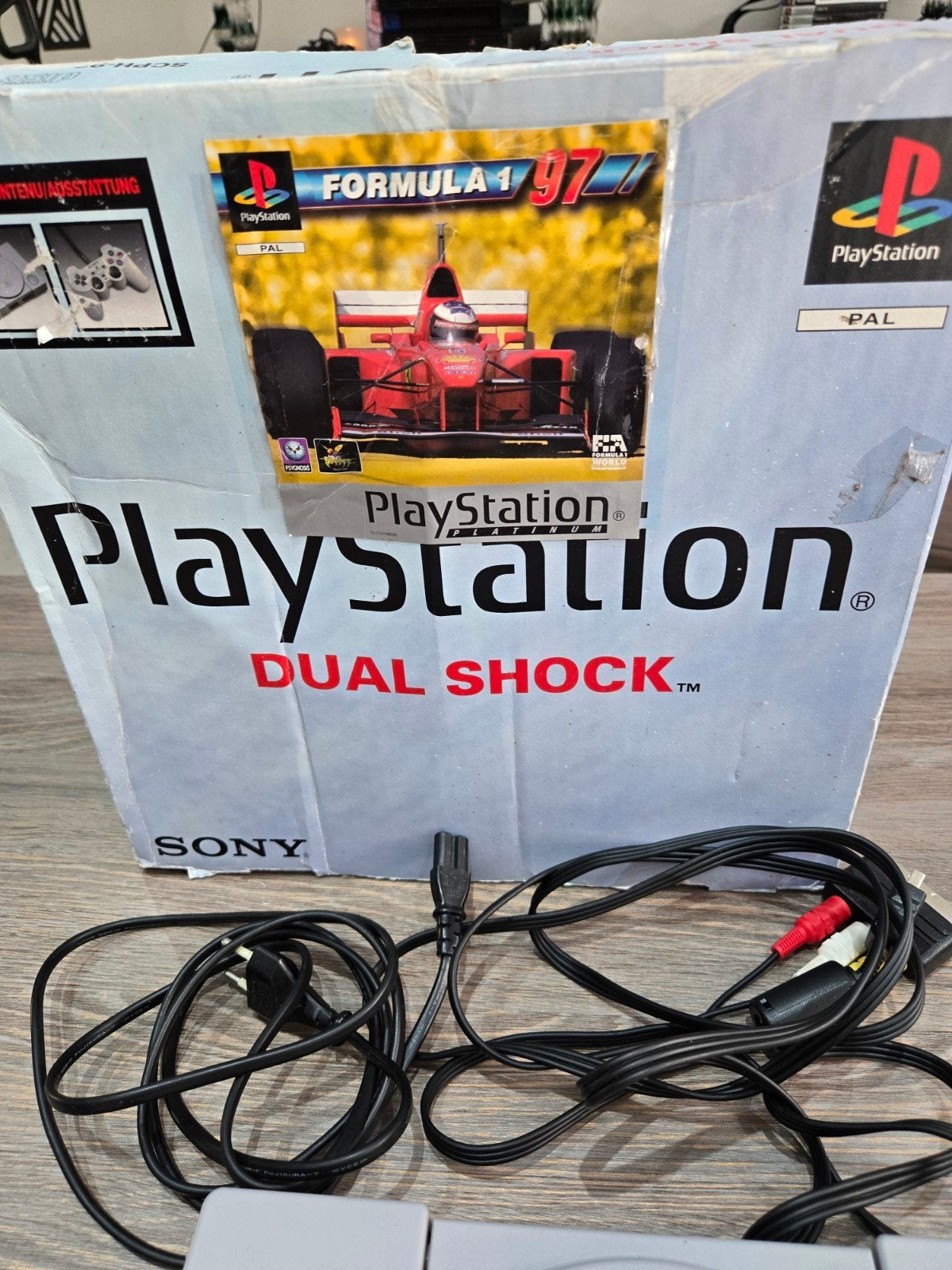 Playstation 1 met 2 controllers, 3 games