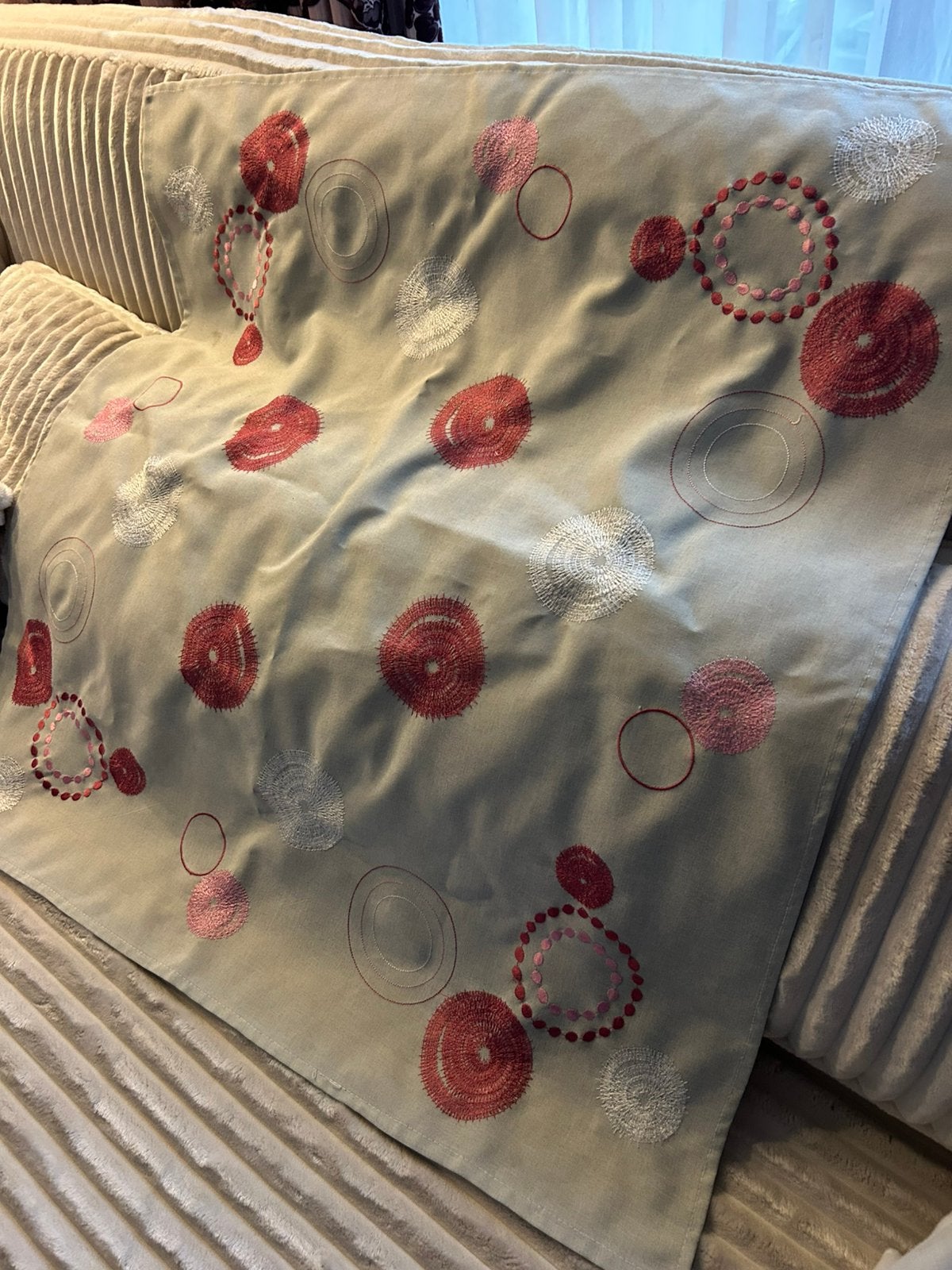 Jolie nappe pour tabie carre, Nappe, Enlèvement ou Envoi, Comme neuf