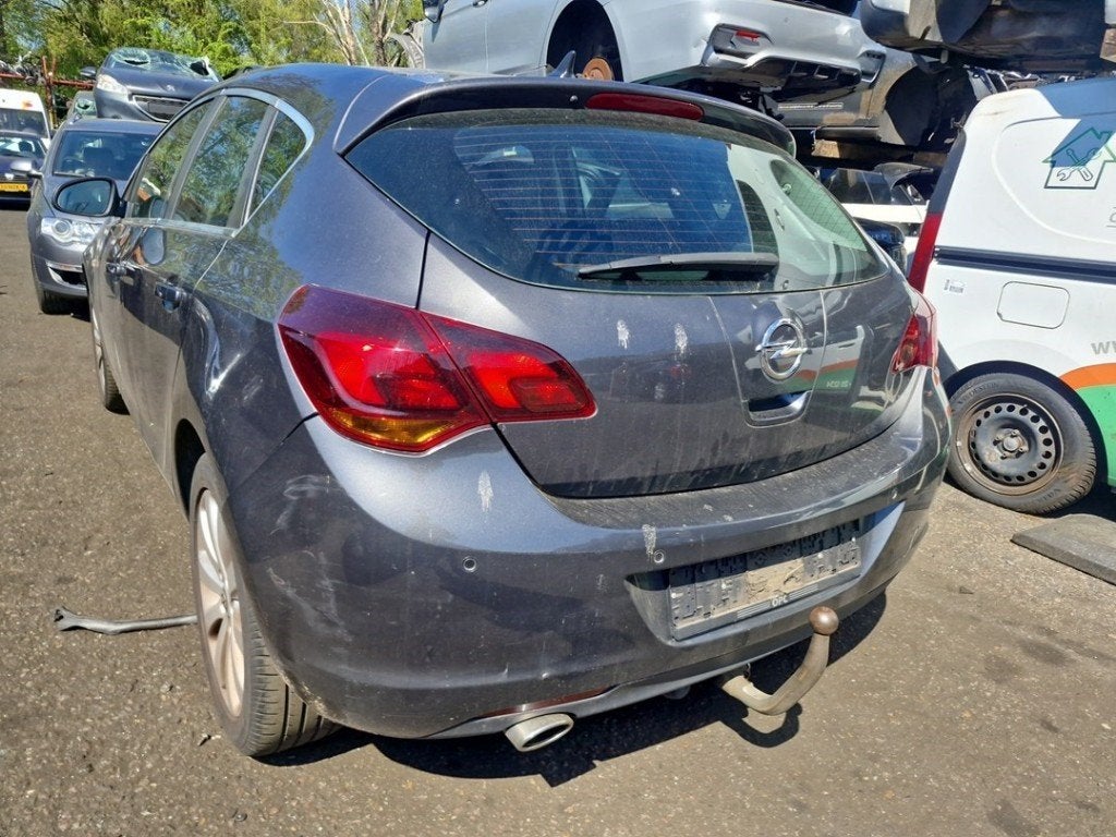 TREKHAAK Opel Astra J (PC6 / PD6 / PE6 / PF6), Auto-onderdelen, Gebruikt, Opel