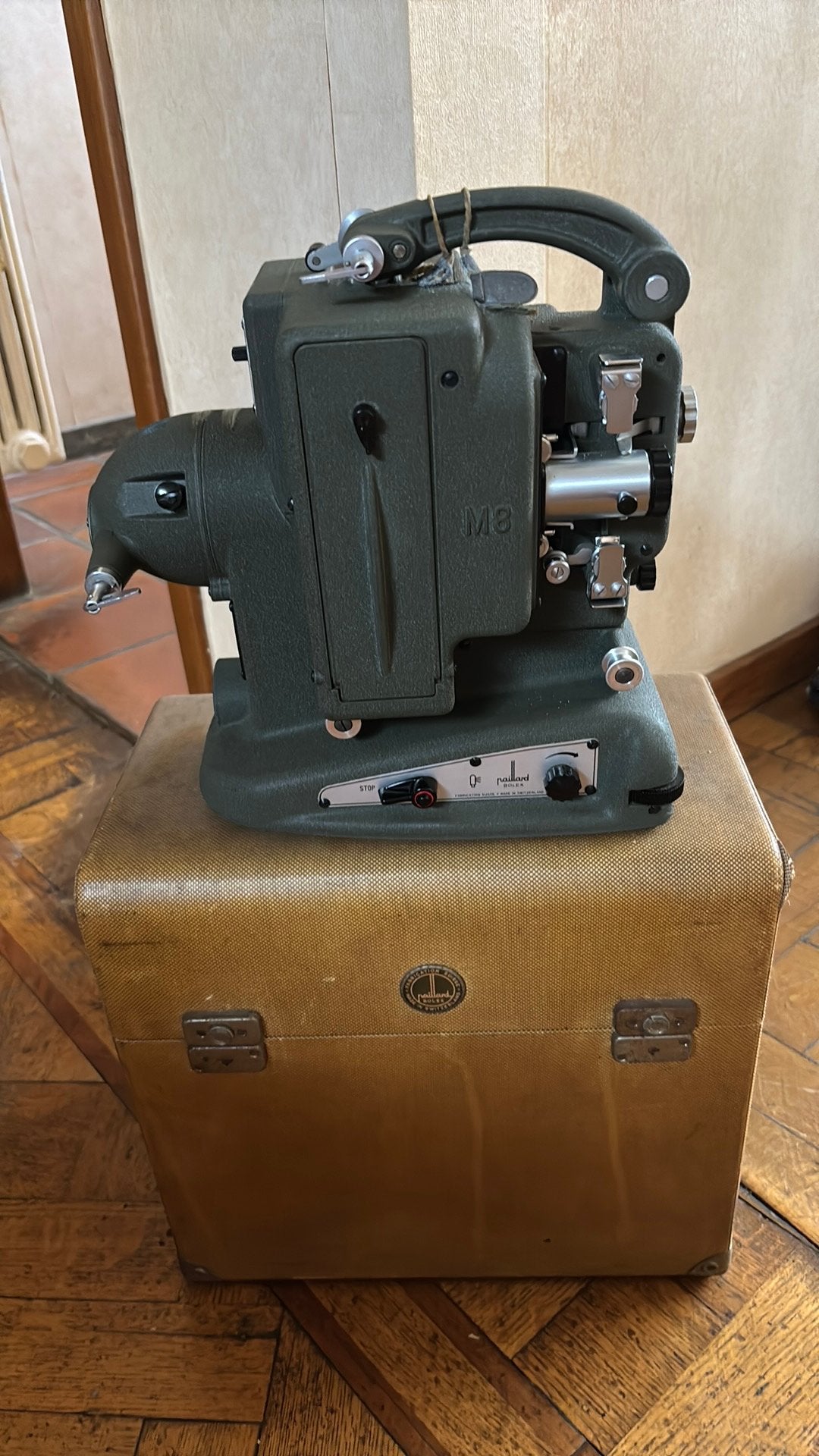 Bolex Paillard M8 filmprojector, Ophalen