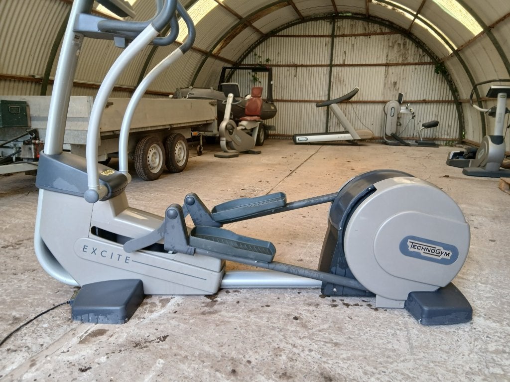 Technogym Excite Synchro — de elliptical crosstrainer, Sports & Fitness, Appareils de fitness, Enlèvement, Utilisé, Jambes, Métal